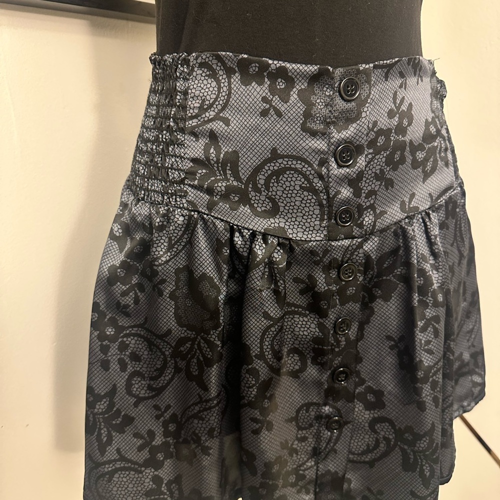 Valia Black lace print Mini Skater Skirt - size medium - Picture 2 of 4